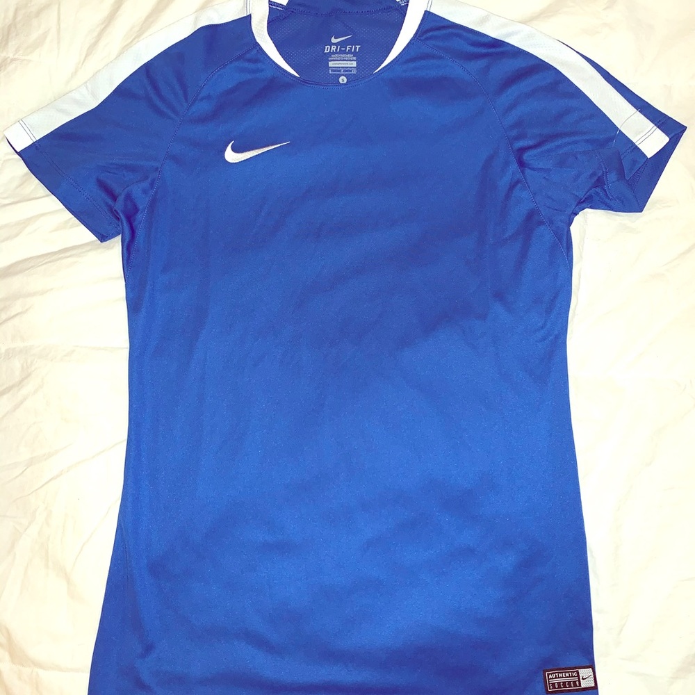 Nike dry fit woman’s soccer shirt